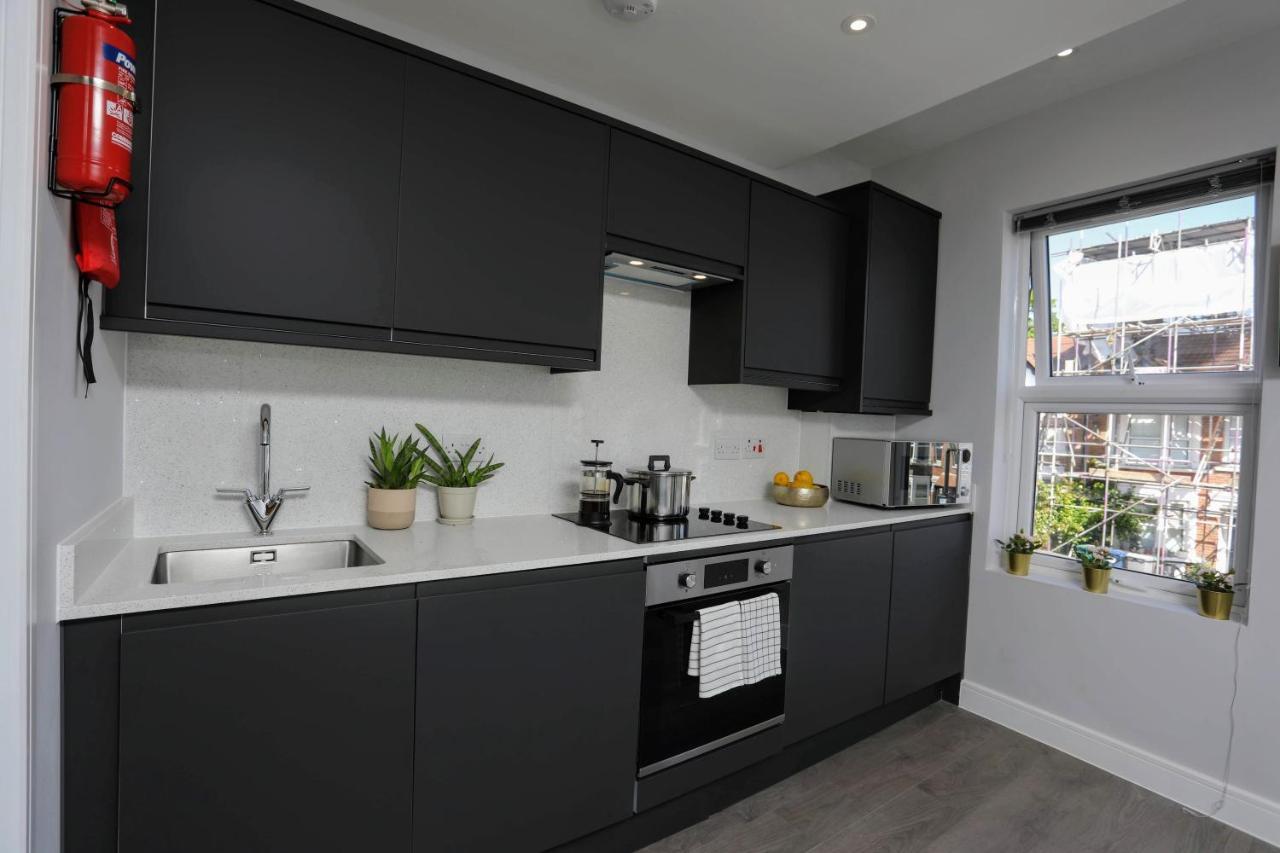 Aisiki Apartments At Stanhope Road, North Finchley, Airconditioned Multiple 2 Or 3-Bedroom, Pet-Friendly Duplex Flats, King Or Twin Beds, Airconditioned & Free Wi-Fi Екстериор снимка