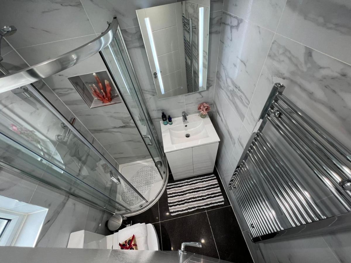 Aisiki Apartments At Stanhope Road, North Finchley, Airconditioned Multiple 2 Or 3-Bedroom, Pet-Friendly Duplex Flats, King Or Twin Beds, Airconditioned & Free Wi-Fi Екстериор снимка