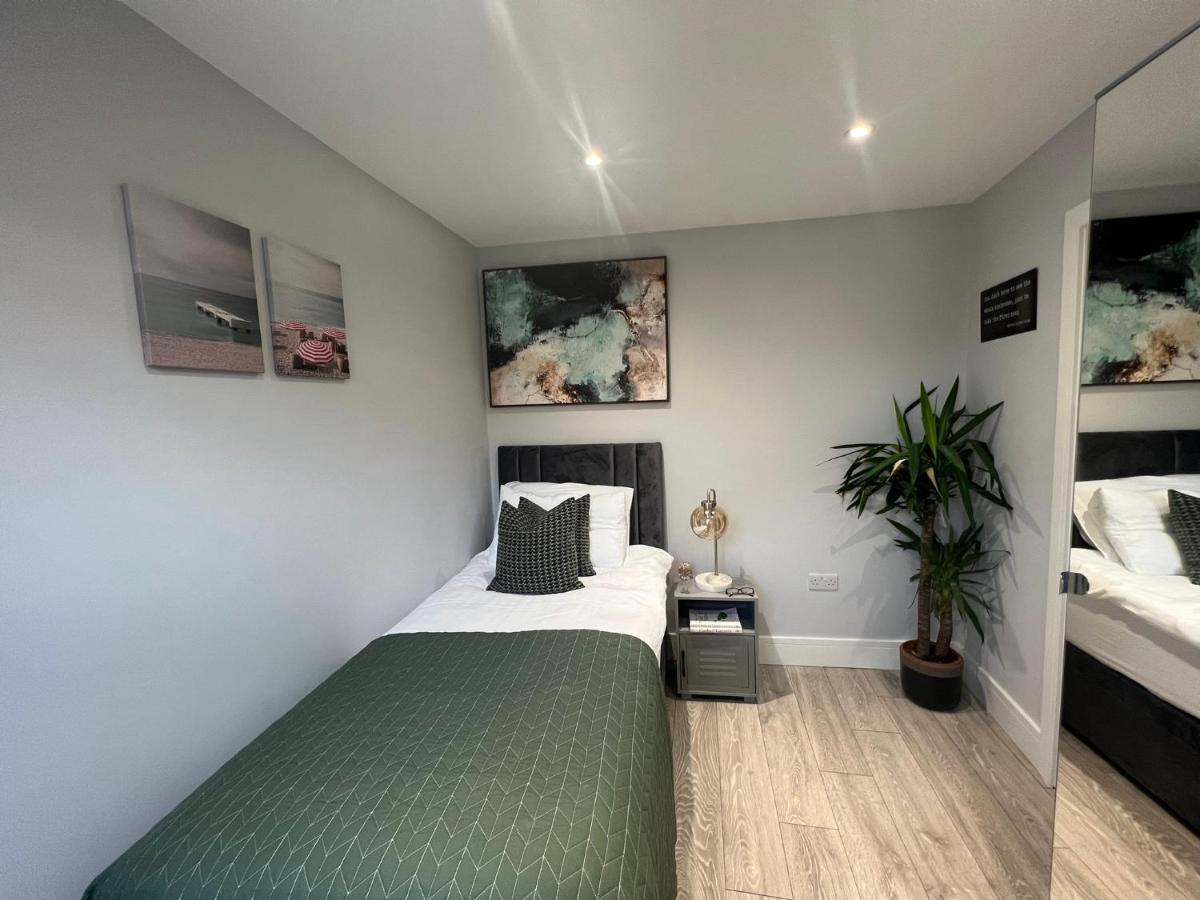 Aisiki Apartments At Stanhope Road, North Finchley, Airconditioned Multiple 2 Or 3-Bedroom, Pet-Friendly Duplex Flats, King Or Twin Beds, Airconditioned & Free Wi-Fi Екстериор снимка
