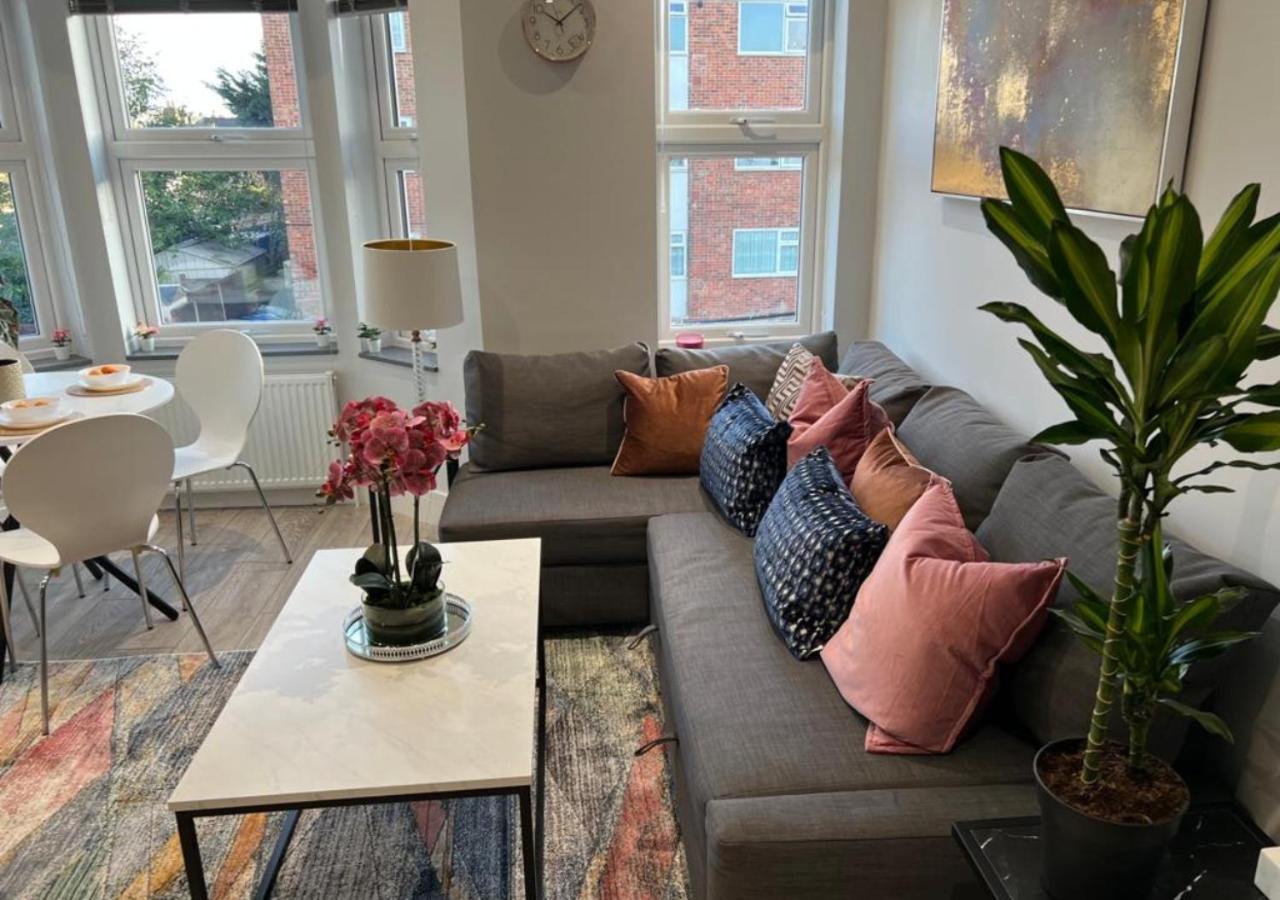 Aisiki Apartments At Stanhope Road, North Finchley, Airconditioned Multiple 2 Or 3-Bedroom, Pet-Friendly Duplex Flats, King Or Twin Beds, Airconditioned & Free Wi-Fi Екстериор снимка