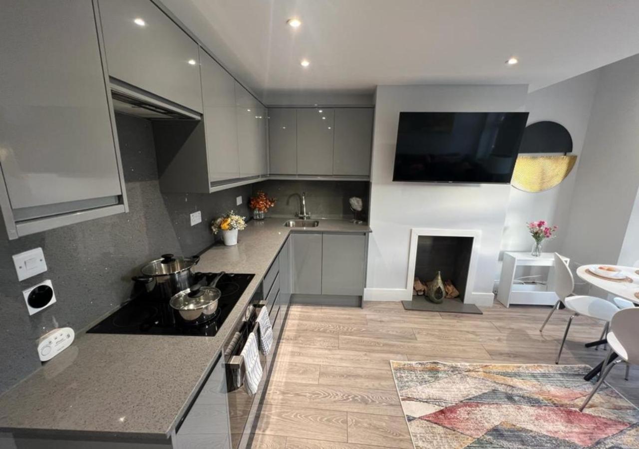 Aisiki Apartments At Stanhope Road, North Finchley, Airconditioned Multiple 2 Or 3-Bedroom, Pet-Friendly Duplex Flats, King Or Twin Beds, Airconditioned & Free Wi-Fi Екстериор снимка