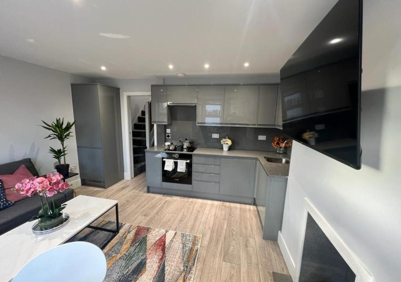 Aisiki Apartments At Stanhope Road, North Finchley, Airconditioned Multiple 2 Or 3-Bedroom, Pet-Friendly Duplex Flats, King Or Twin Beds, Airconditioned & Free Wi-Fi Екстериор снимка