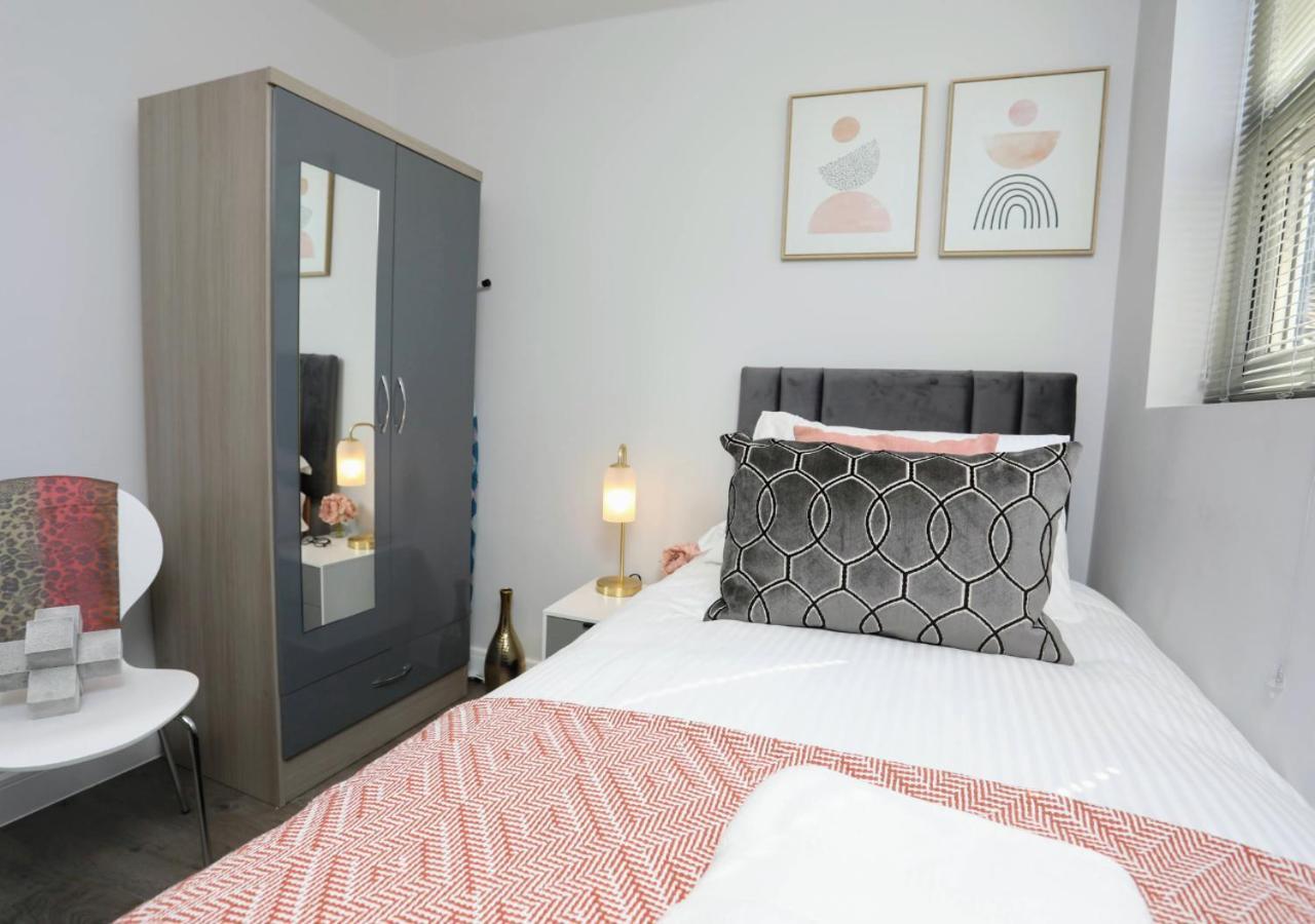 Aisiki Apartments At Stanhope Road, North Finchley, Airconditioned Multiple 2 Or 3-Bedroom, Pet-Friendly Duplex Flats, King Or Twin Beds, Airconditioned & Free Wi-Fi Екстериор снимка