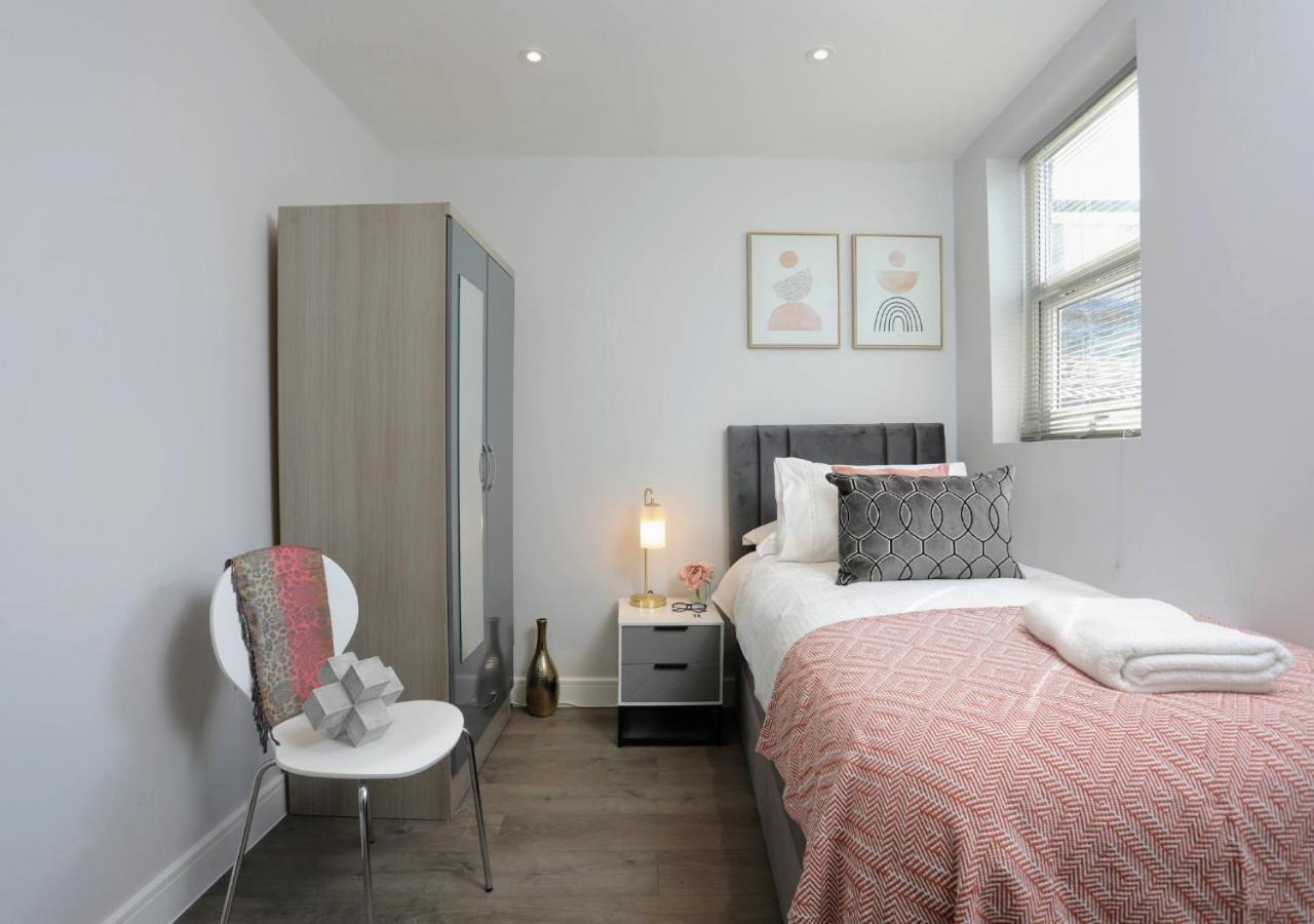 Aisiki Apartments At Stanhope Road, North Finchley, Airconditioned Multiple 2 Or 3-Bedroom, Pet-Friendly Duplex Flats, King Or Twin Beds, Airconditioned & Free Wi-Fi Екстериор снимка