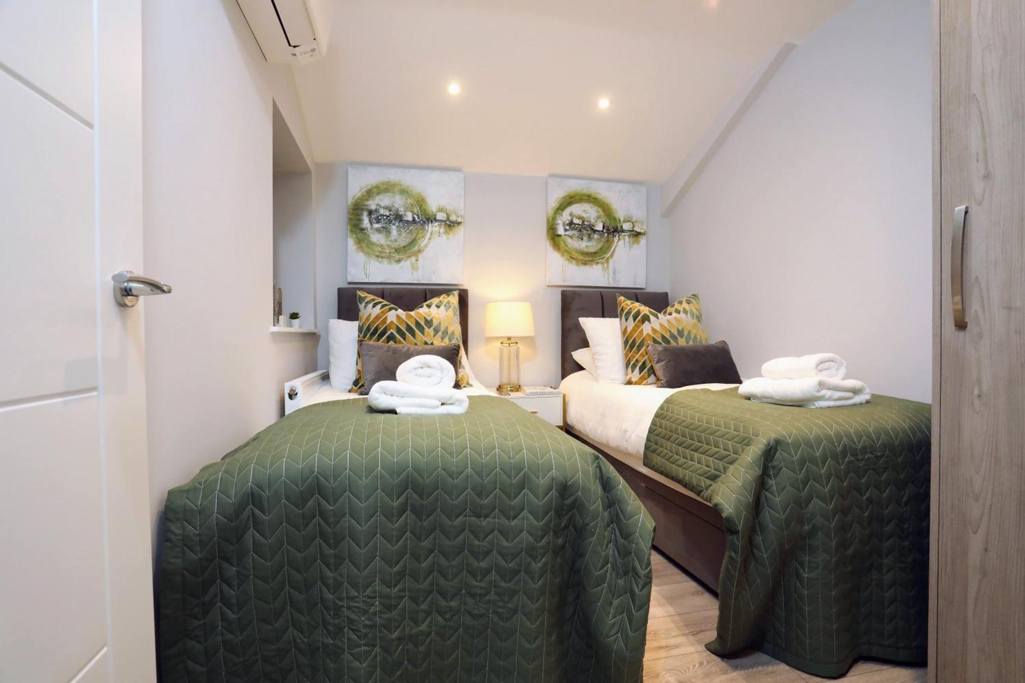 Aisiki Apartments At Stanhope Road, North Finchley, Airconditioned Multiple 2 Or 3-Bedroom, Pet-Friendly Duplex Flats, King Or Twin Beds, Airconditioned & Free Wi-Fi Екстериор снимка