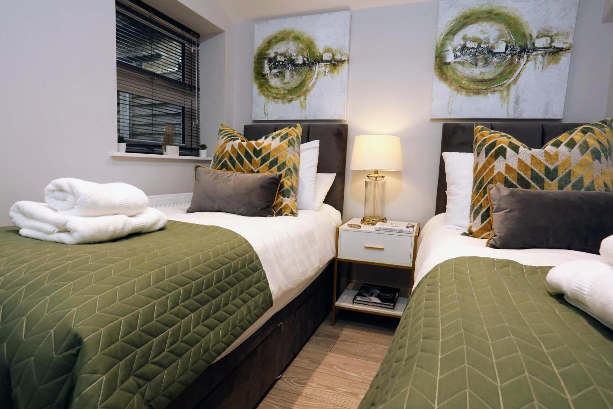 Aisiki Apartments At Stanhope Road, North Finchley, Airconditioned Multiple 2 Or 3-Bedroom, Pet-Friendly Duplex Flats, King Or Twin Beds, Airconditioned & Free Wi-Fi Екстериор снимка