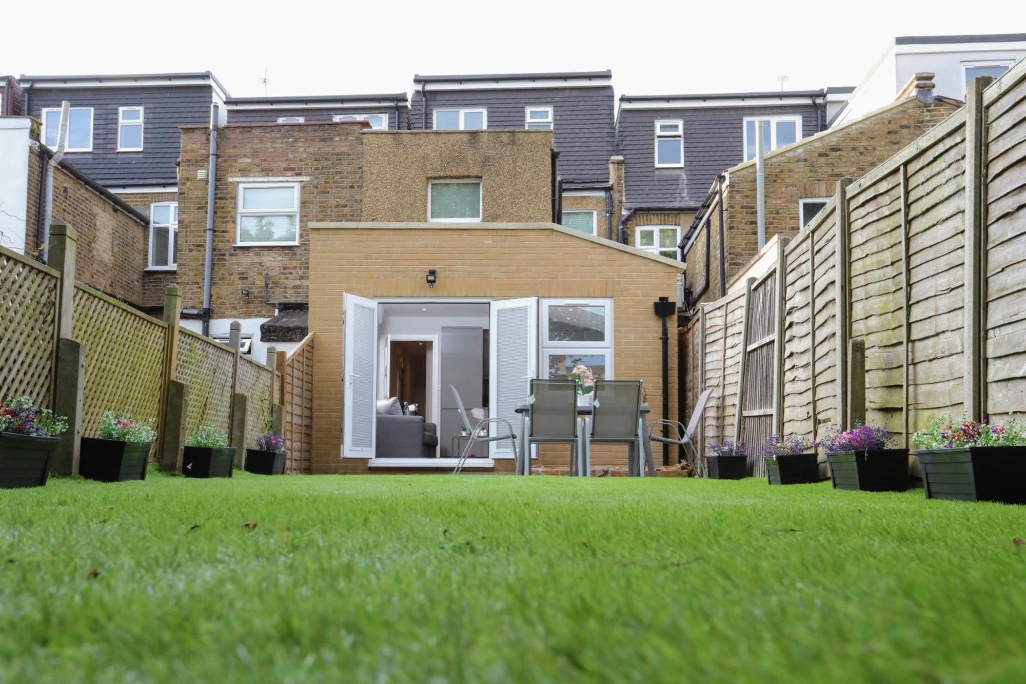 Aisiki Apartments At Stanhope Road, North Finchley, Airconditioned Multiple 2 Or 3-Bedroom, Pet-Friendly Duplex Flats, King Or Twin Beds, Airconditioned & Free Wi-Fi Екстериор снимка