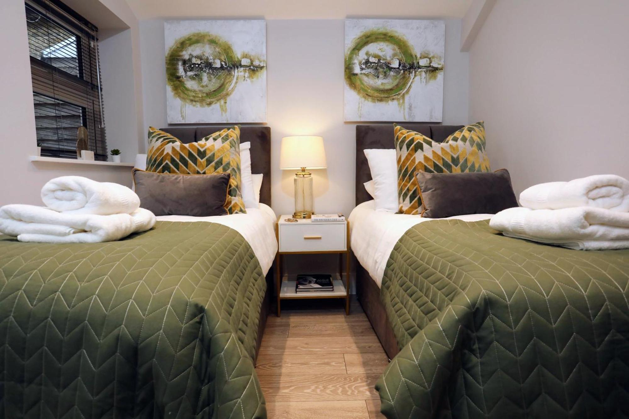 Aisiki Apartments At Stanhope Road, North Finchley, Airconditioned Multiple 2 Or 3-Bedroom, Pet-Friendly Duplex Flats, King Or Twin Beds, Airconditioned & Free Wi-Fi Екстериор снимка