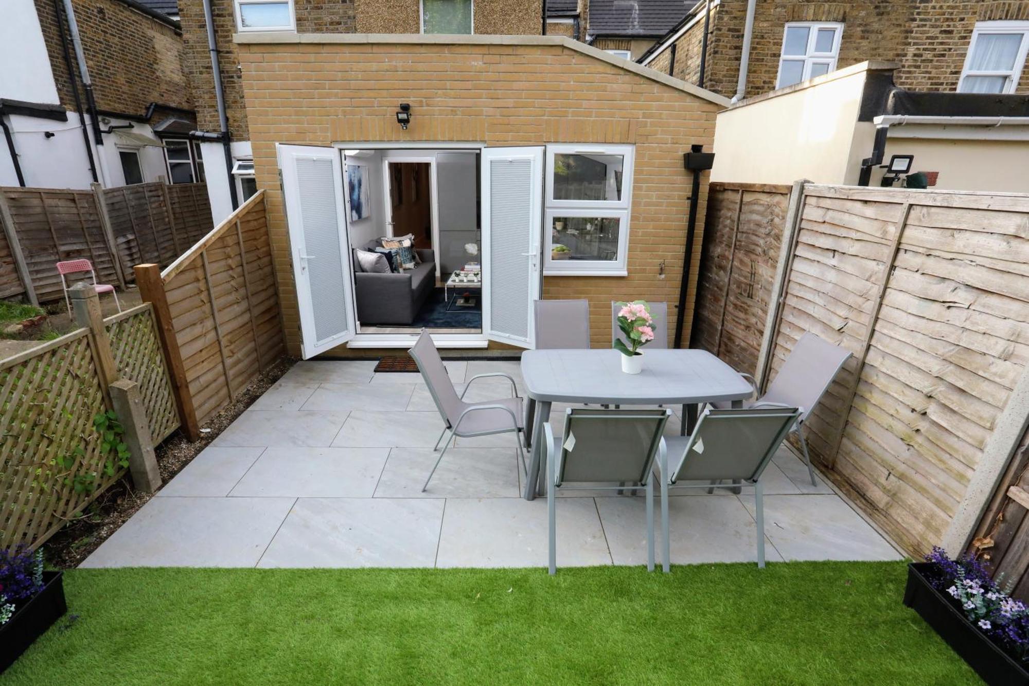Aisiki Apartments At Stanhope Road, North Finchley, Airconditioned Multiple 2 Or 3-Bedroom, Pet-Friendly Duplex Flats, King Or Twin Beds, Airconditioned & Free Wi-Fi Екстериор снимка